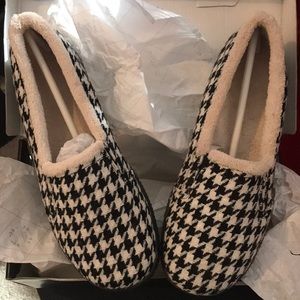 Vionic with Ortha heel technology women’s Geneva slipper houndstooth